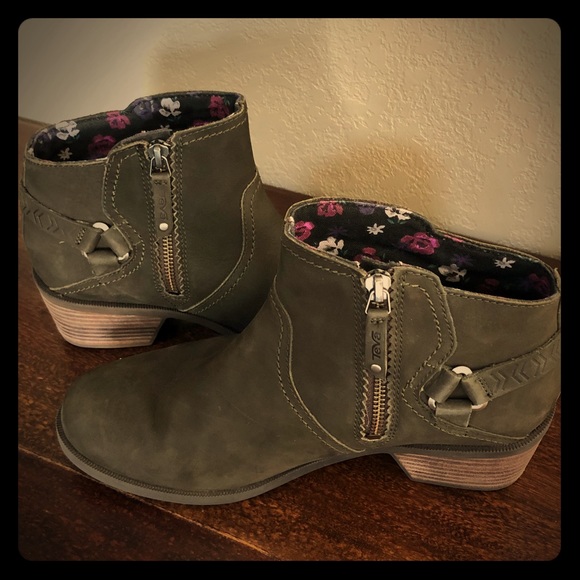 teva foxy ankle boots black